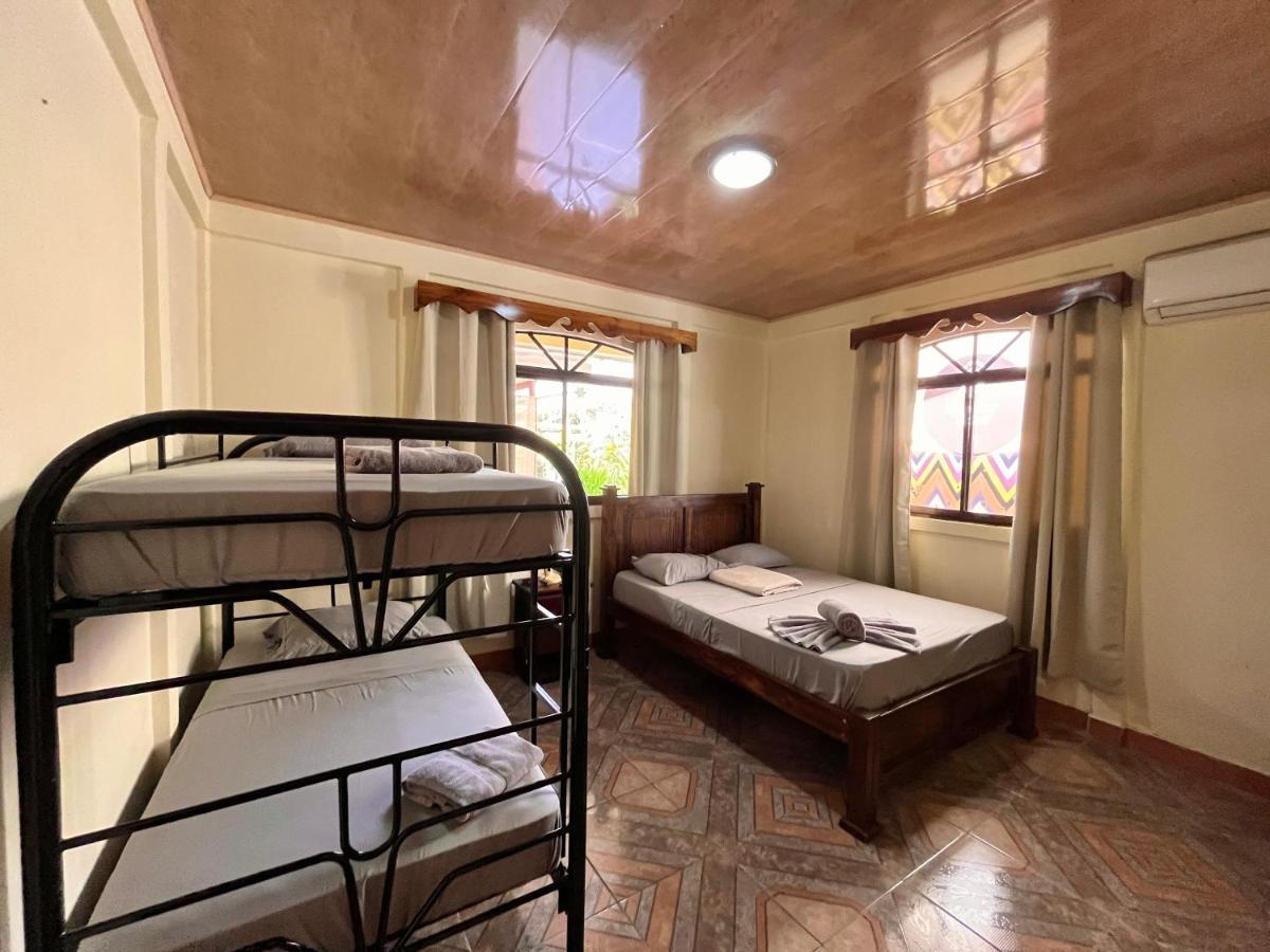 Family Hotel Puerto Viejo de Talamanca Kültér fotó